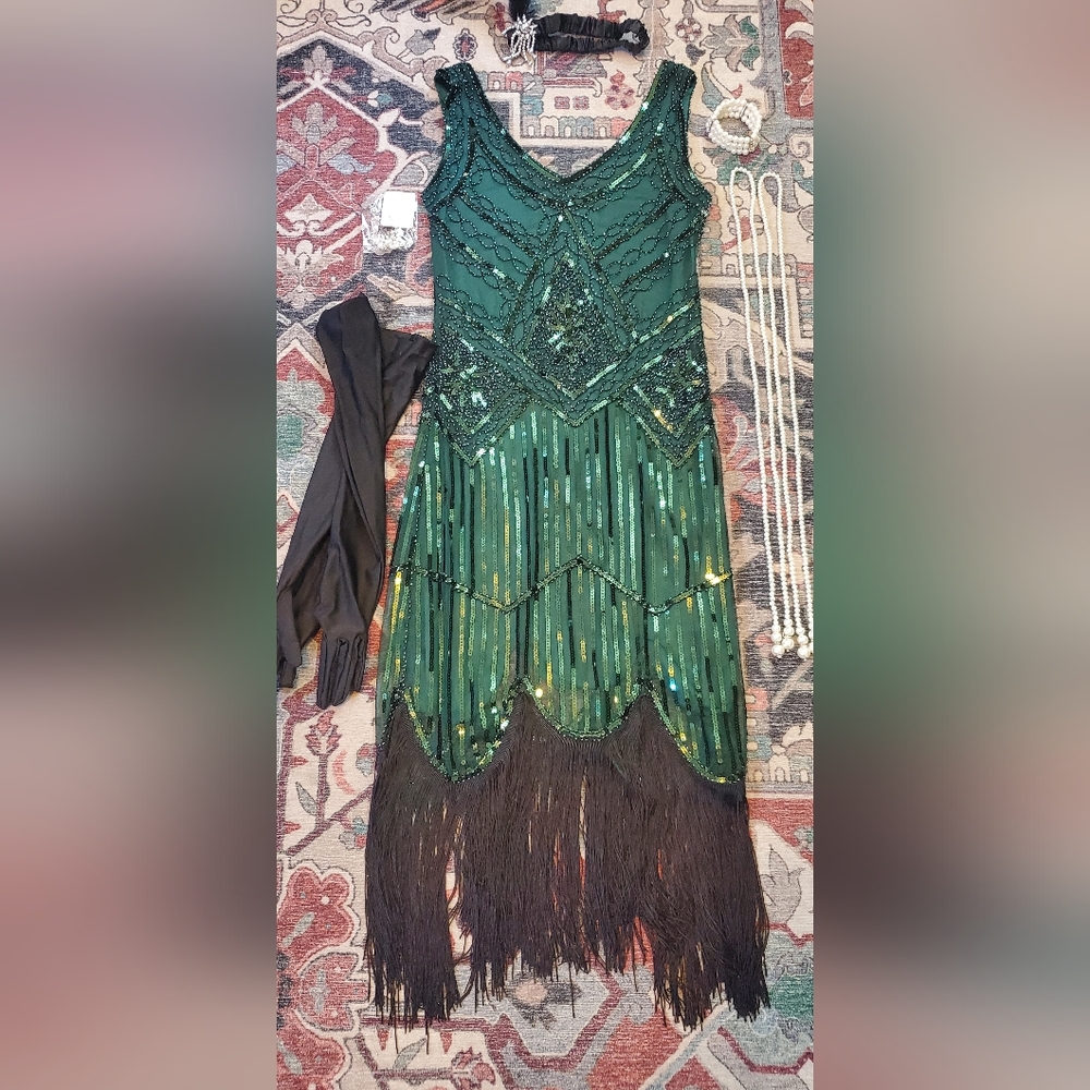 Green & Black 1920 dress w accessories